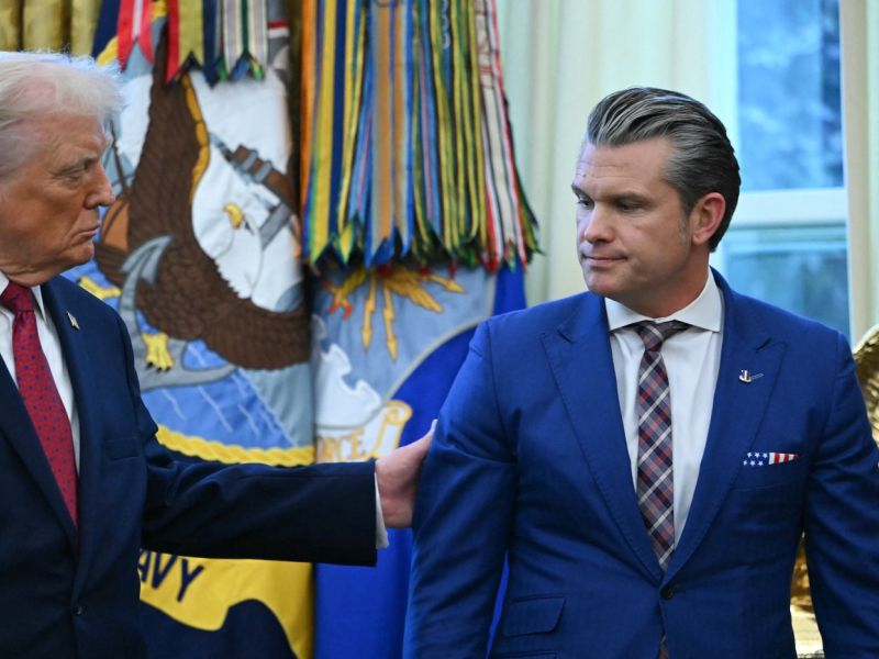 Obrambni minister Hegseth ukazal nov napad na čolne: Osem mrtvih
