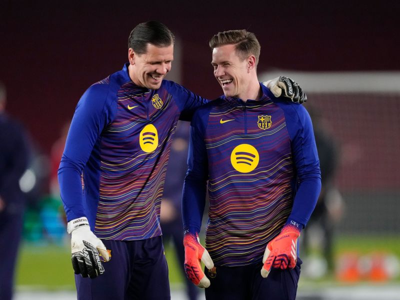 Kar je naredil vratar Barce Szczesny soigralcu ter Stegnu, močno odmeva