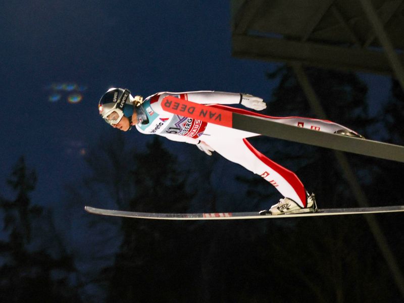 Panika v Avstriji. Skakalci zavidajo Domnu Prevcu. In rdeči karton
