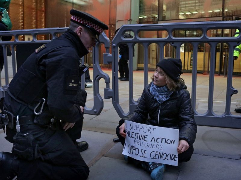 Greto Thunberg v Londonu aretirali zaradi protesta v podporo Palestini