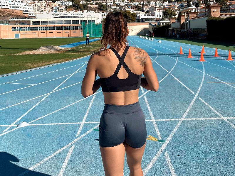 Slovenka pokazala 'six pack'. Ni ga moškega v Sloveniji, ki ji je blizu