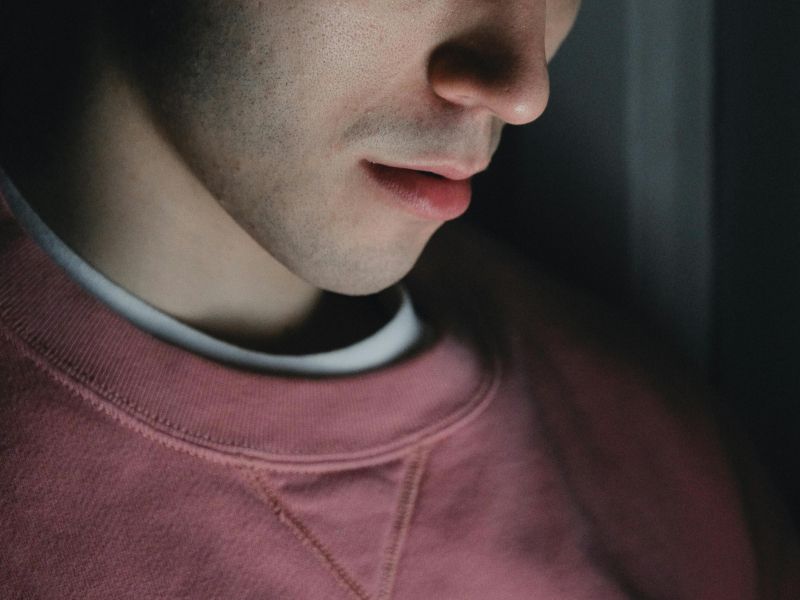 Izgubljena generacija? Zakaj je med mladimi moškimi toliko tihe stiske