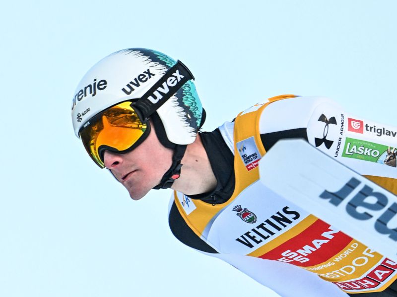 Zlati orel Domen Prevc - najdaljši, najboljši. Izjemen slovenski začetek