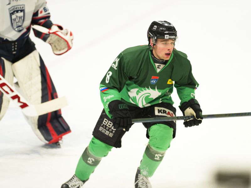 Začetek obetaven za zmaje, nato so aktualni prvaki pokazali zobe