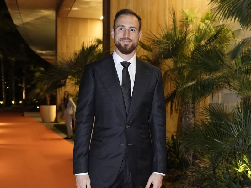 Oblak z obrambo leta: nad tem posredovanjem se navdušuje cel svet (video)