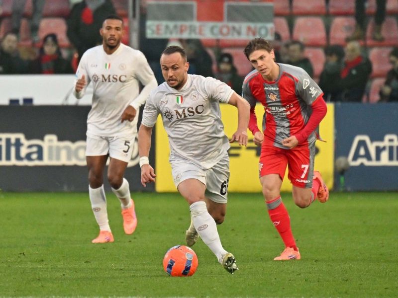 Slovenski branilec v klub, katerega solastnik je zvezdnik, ki še igra