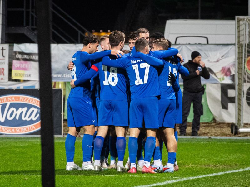 Prihajajo močne okrepitve, toda bi lahko to ogrozilo pot Nafte med elito?