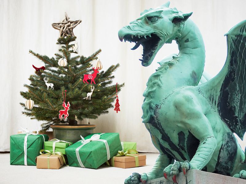 Hladen tuš namesto novoletnega darila, tole je zmaje čakalo pod jelko