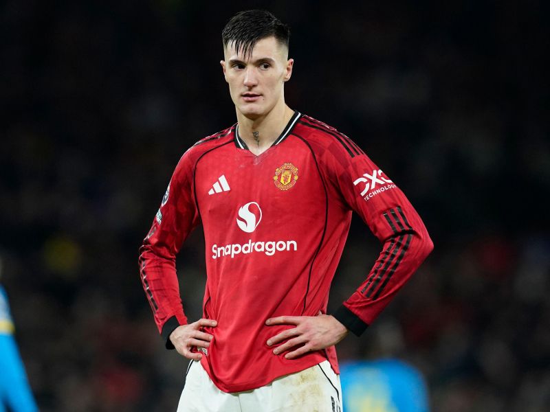 Šeško s preobratom v prvih 11? Carrick brez milosti, to je njegova poteza