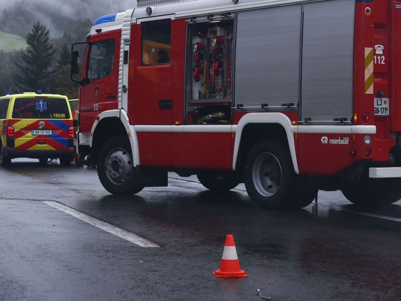 Nesreča na primorski avtocesti: V teku gasilska intervencija