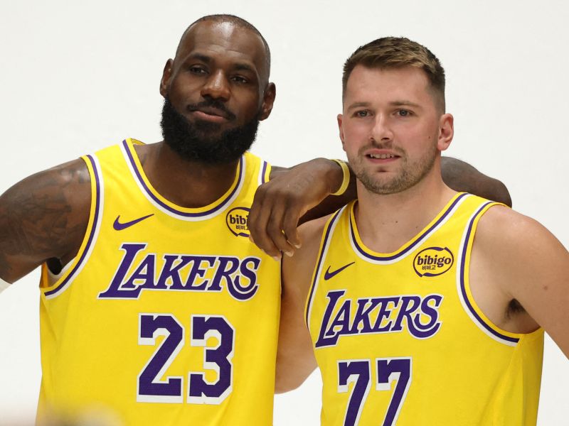 Agent LeBrona razkril, ali bosta z Dončićem še naprej soigralca