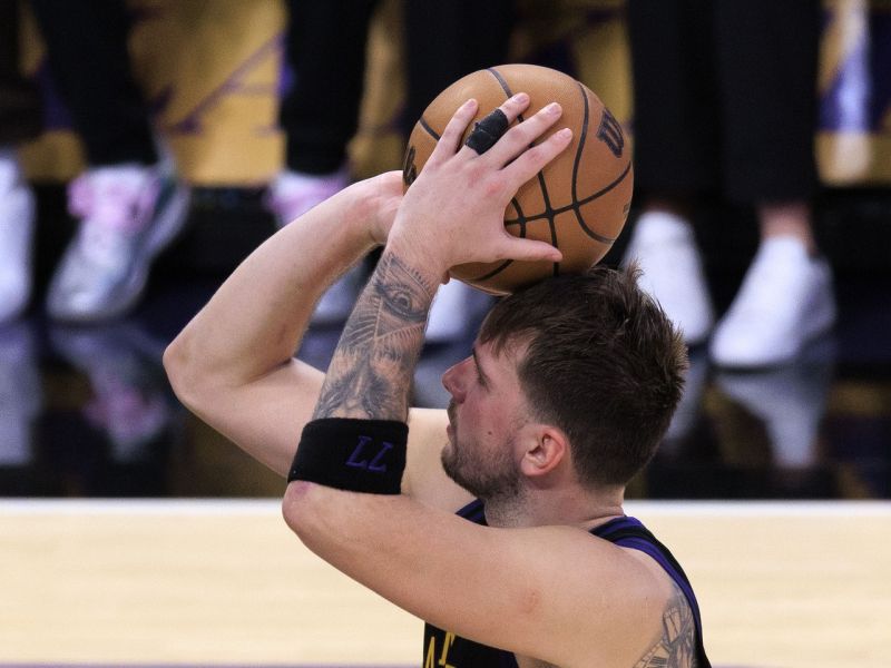 Dončić in Lakersi so se v prvem polčasu igrali z ognjem