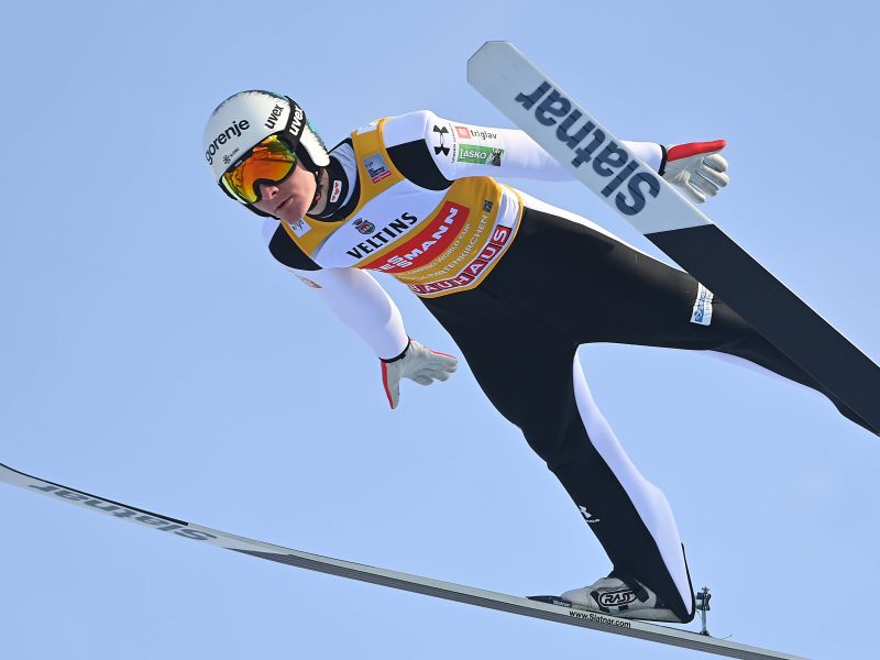 Spet izjemni Domen Prevc. V Innsbrucku preskočil vse tekmece in bil prvi