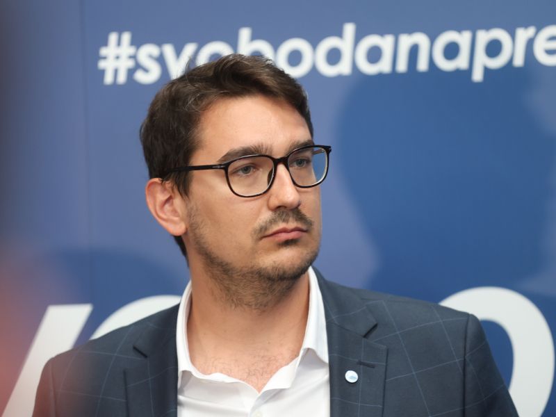 Svoboda o odmevnem prestopu: Važno je, da ta koalicija ostaja trdna