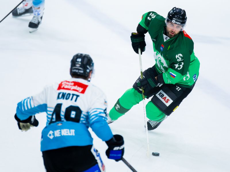 Olimpija brez praske, a ljubljenec navijačev led zapustil malo poklapan