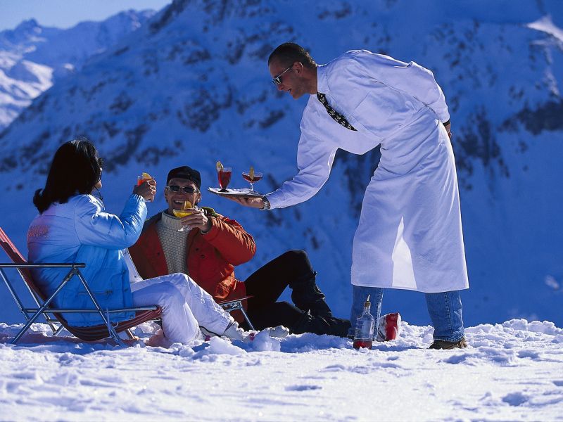 Avstrija išče natakarje: Ponujajo sobo, hrano in smučarsko karto