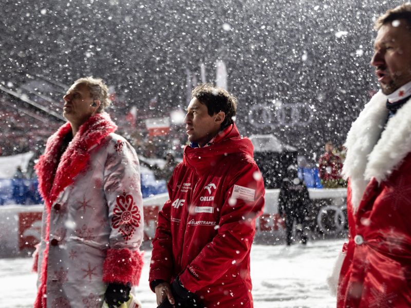Ob tem, kar so Poljaki storili skakalnemu šampionu, se naježi koža (video)