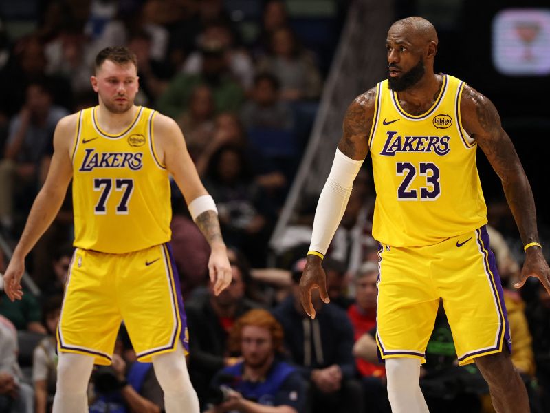 LeBronovo početje skrbi vse - kar je delal na igrišču in klopi, dviga prah