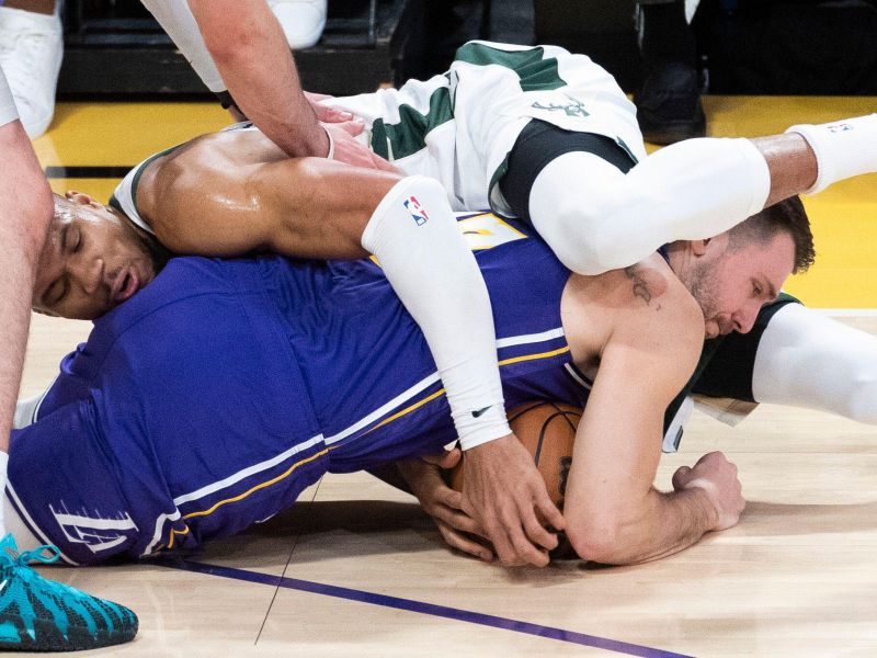 Navijači LA bi ga združili z Luko, Giannis žvižgal svojim pristašem (video)