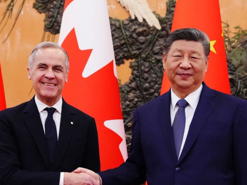 Osupljiv razvoj: Kanadski premier ob boku Xija pozdravil novi svetovni red