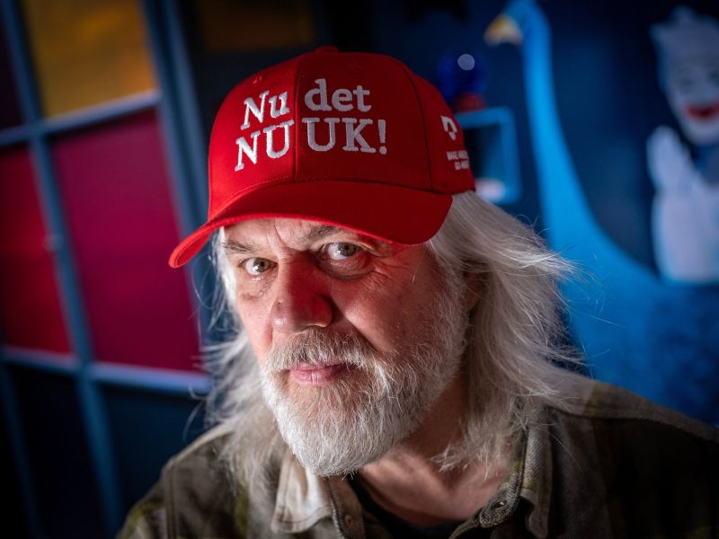 Čepica s sloganom »Naredimo, da Amerika izgine,« gre za med