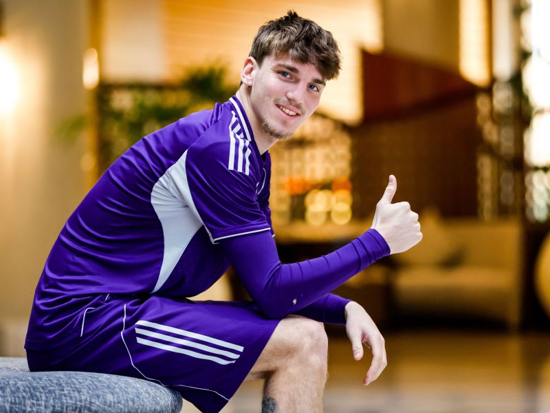 Tio za vijoličaste in črno-bele aplavze. In kako ga je Katančev as 'uničil'