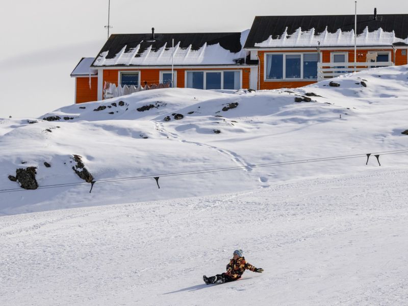 Slovenka, prepletena z Grenlandijo: "Domačine najbolj skrbi negotovost"