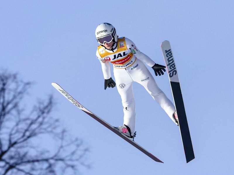 Nika z rekordom, nato odločitev, ki je skakalke niso pričakovale