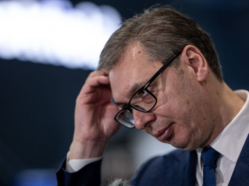 Vučić nad ministre, ki so med krizo odleteli v eksotične kraje