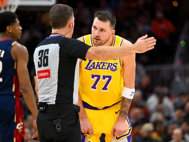 Dončića takole žrtvovali, šele poškodba prižgala alarm in nujen odziv