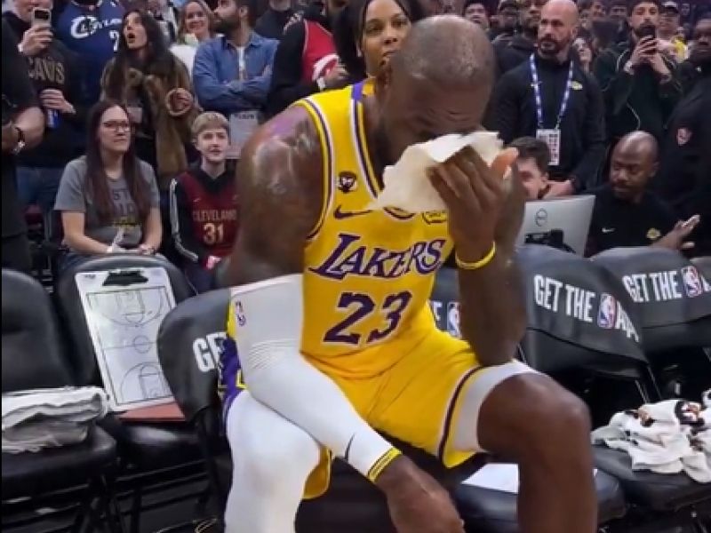 LeBron James v solzah: prizor pretresel ZDA, njegove besede prav tako