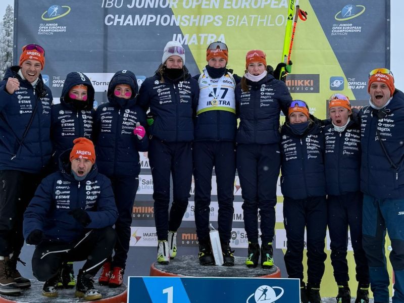 Mladi na takšnih in drugačnih smučeh