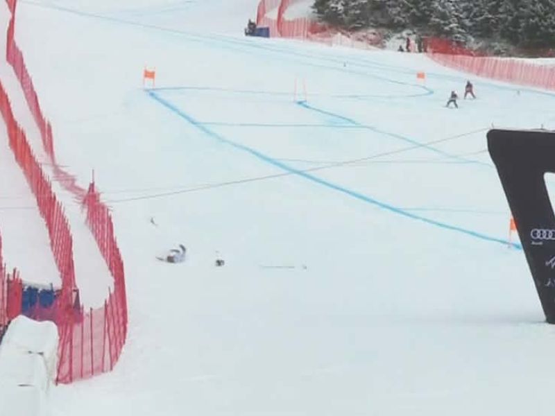 Grozljiv padec, Slovenec junaško reševal smučarko in klical reševalce