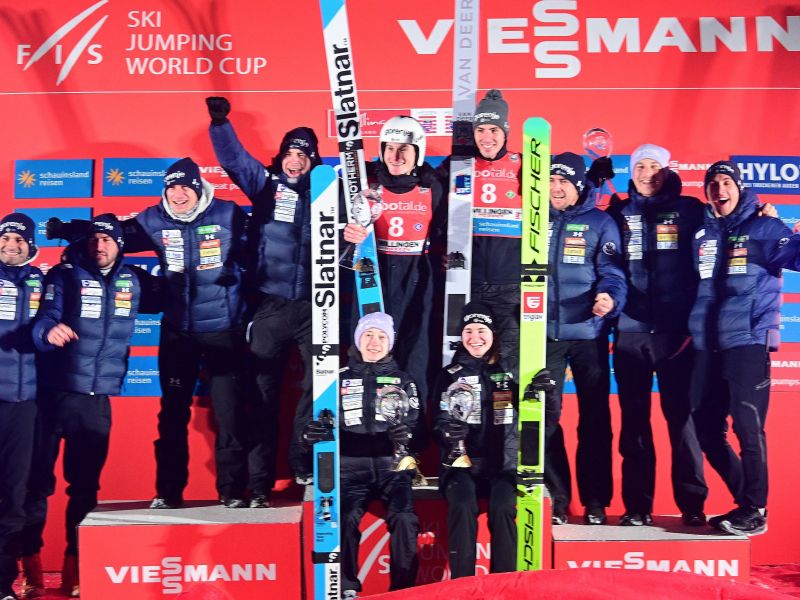 Top posnetek naše zlate skakalne ekipe po zmagi: 'Zato nismo glasbeniki!'