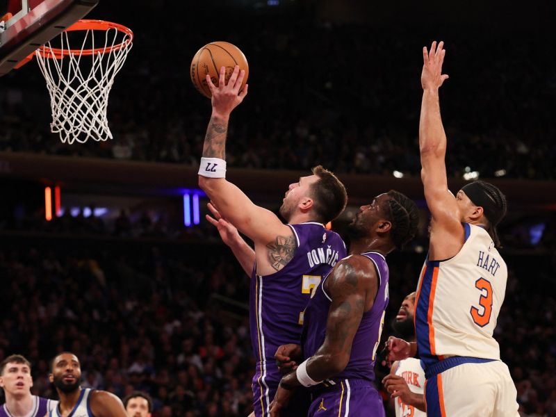 Lakersom zaušnica, kar je JJ v zadnji minuti naredil Dončiću, buri duhove