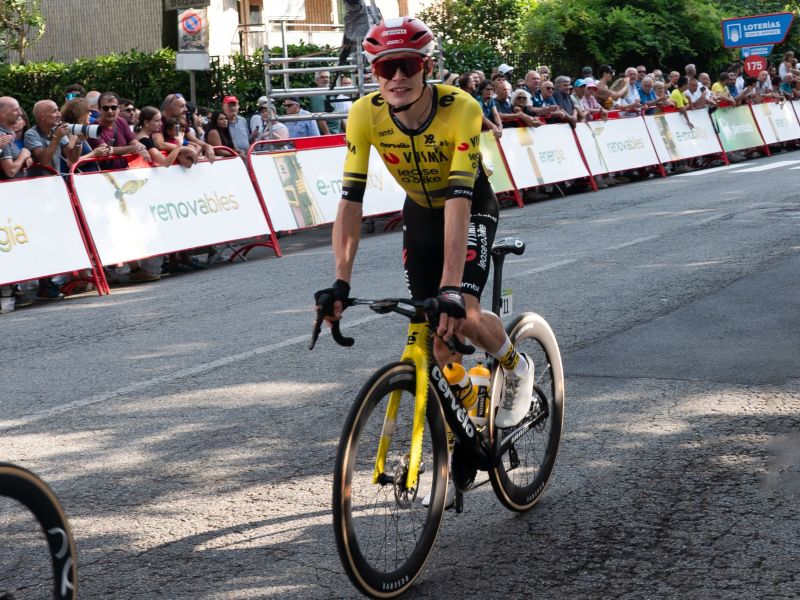 Pogačarjev rival v rdečo, navijači v skrbeh: 'Če bo tako, ga ne bo na Tour'