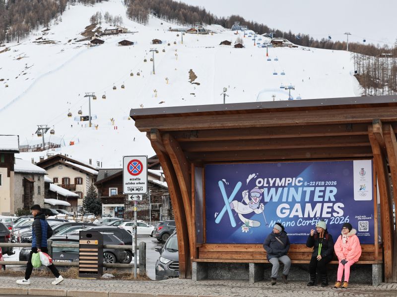 Škandal. Enajstletnega dečka vrgli iz avtobusa na cesto v snežnem metežu