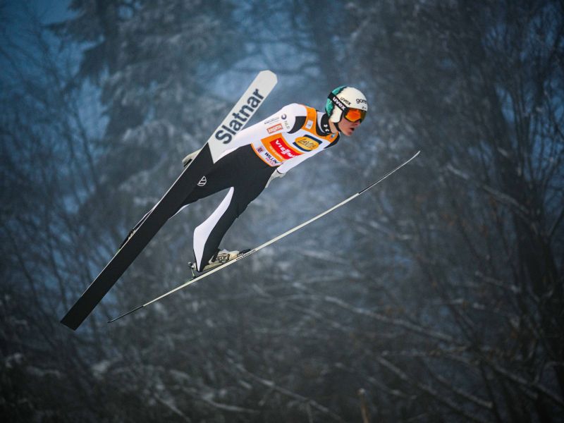 Domen Prevc takoj osupnil Avstrijo - s prvim poletom uničil vso konkurenco