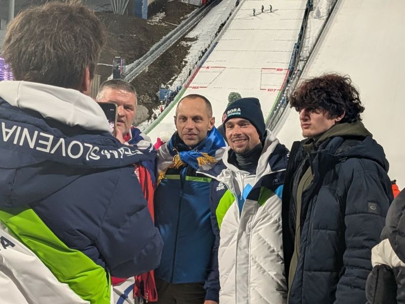 Roglič z jugoslovansko zastavo na skokih – Primož ujetnik spleta naključij