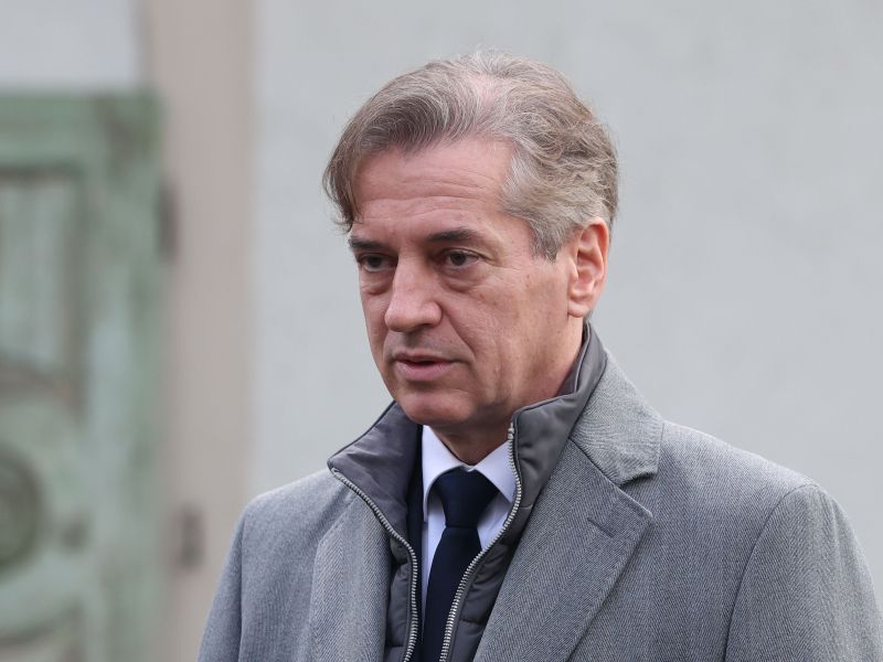 Golob po petku skoraj odpisan: Na napovedni tržnici šele četrti