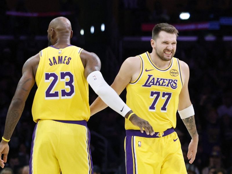 V Lakersih počilo, zvezda v garderobi nad Luko, LeBrona - odgovor brutalen