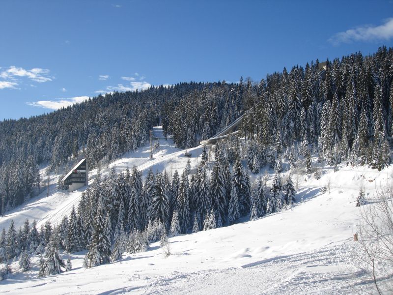 Sramota. Skakalnica, ki je bila ponos tega športa, danes razvalina