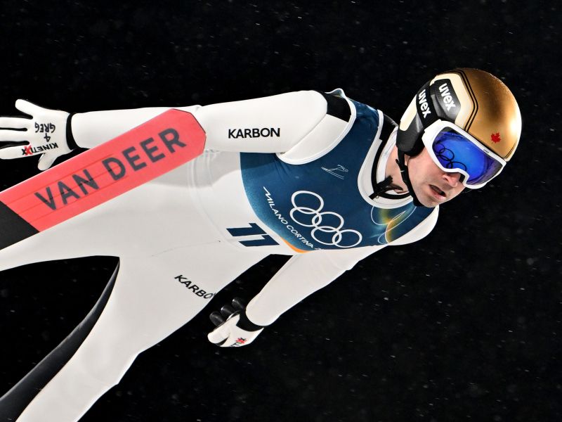 Domen Prevc z zlatom in slovo velikega prijatelja. 'Slovenec' za zgodovino