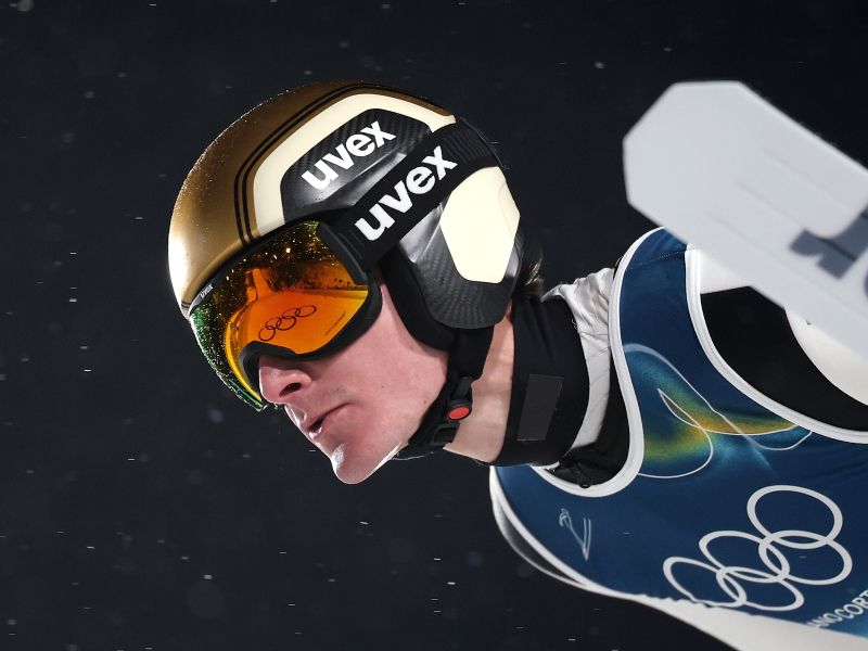 Prevc se ni pojavil na skakalnici, a skrbi ni - Slovenija gre po kolajno