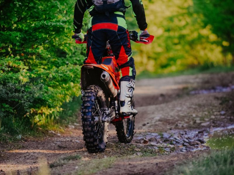 Motoristom zaradi vožnje v naravi doslej 13 glob, zasegov vozil še ni