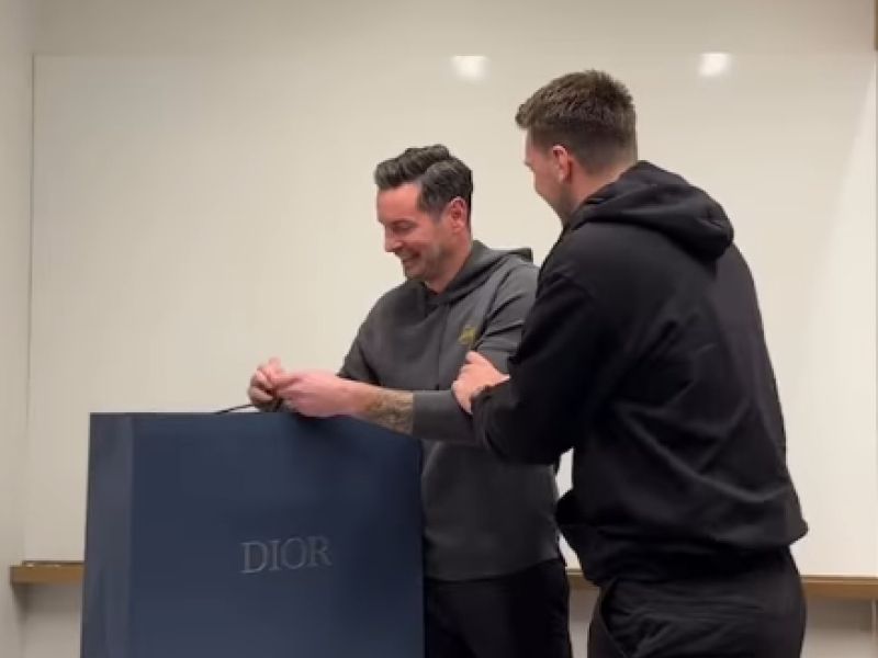 Dončić z norim darilom trenerju Redicku, to mu je podaril pred tekmo