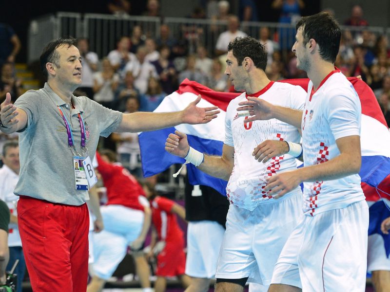 Razvpiti legendi popustilo srce – Hrvat sredi tekme pod nujno v bolnico