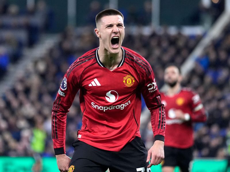 Šeškov gol navdušil Anglijo: Slovenec zabil za zmago Uniteda (video)