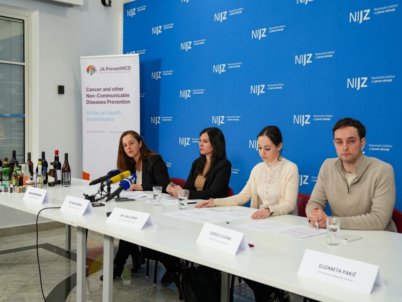 NIJZ: Nikotin izjemno dostopen, 80 odstotkov mladoletnikov že pilo alkohol