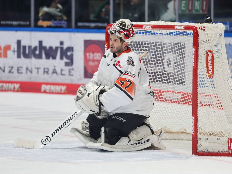 Hokejski klub Olimpija Ljubljana bo okrepil vratar Dustin Tokarski